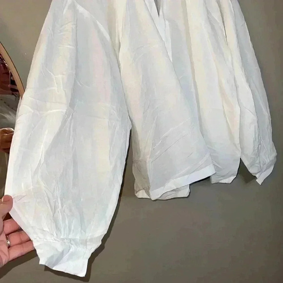 Madewell Classic White V-Neck Blouse - Picture 8 of 10